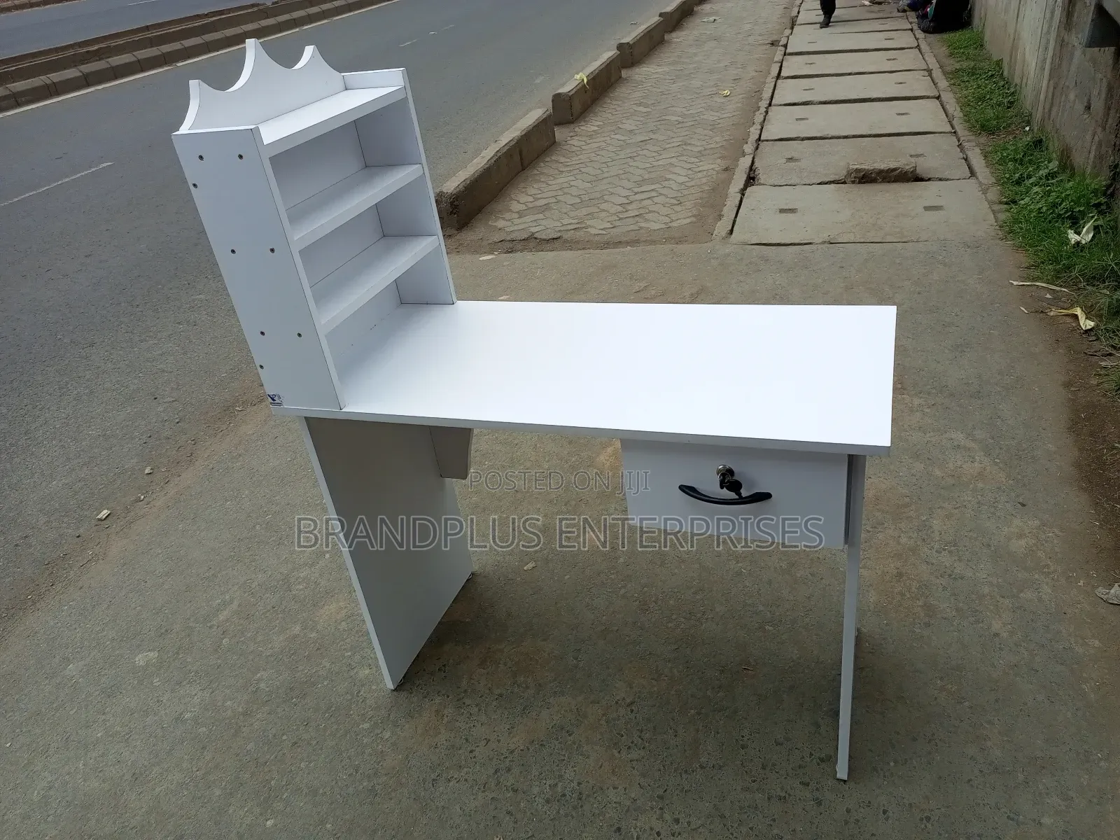 Manicure Table