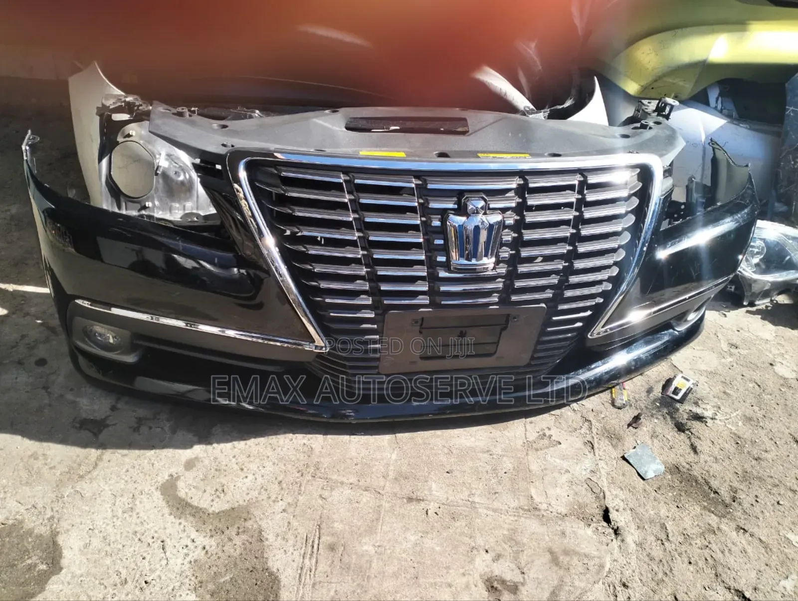 Nosecut Toyota Crown 2015 Xenob
