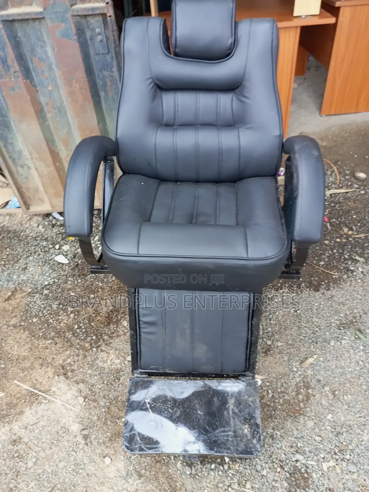 Black Kinyozi Chair/Barbershops Seat