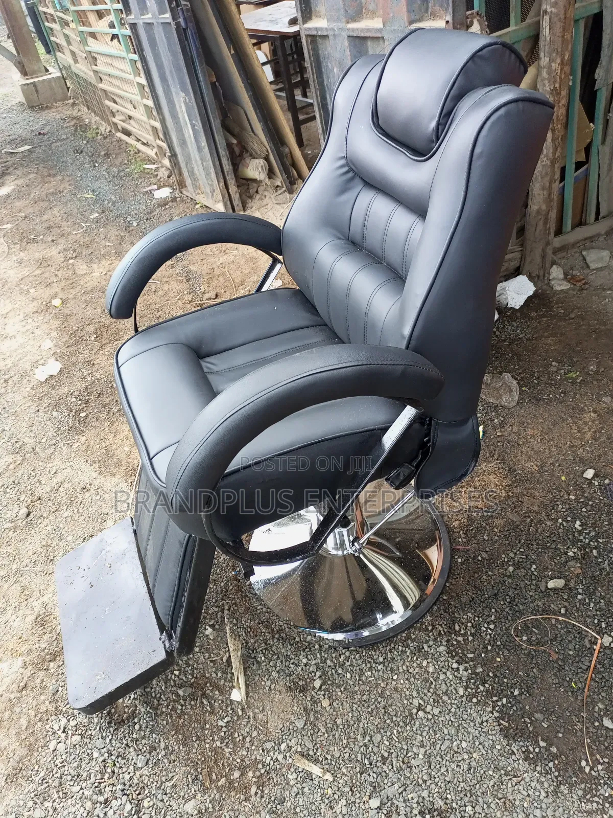 Adjustable Height and Reclining Barber Seat