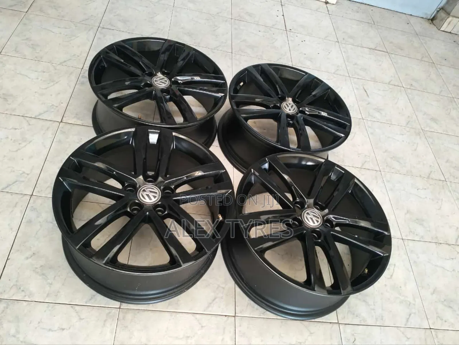 Size 18 Vw Car Rims Set