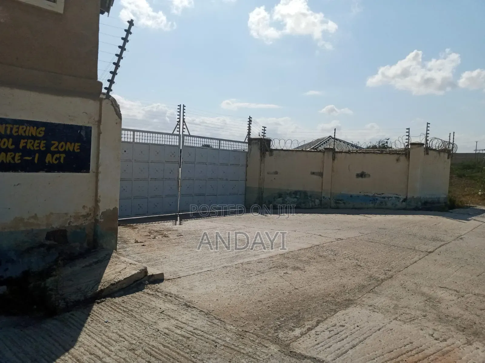 Yard for Sale in Mariakani, 27 Acres.