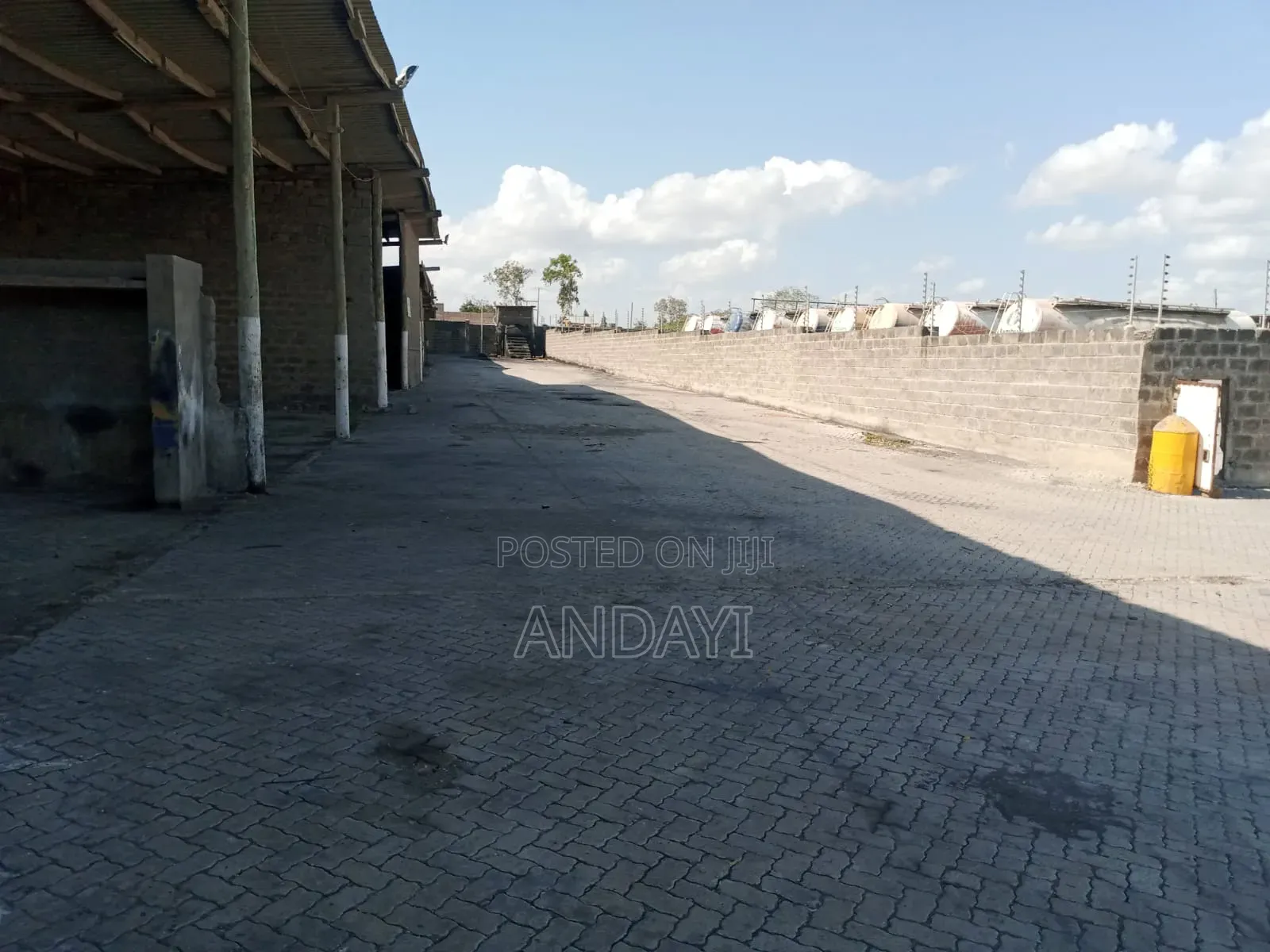 Yard for Sale in Mariakani, 27 Acres.