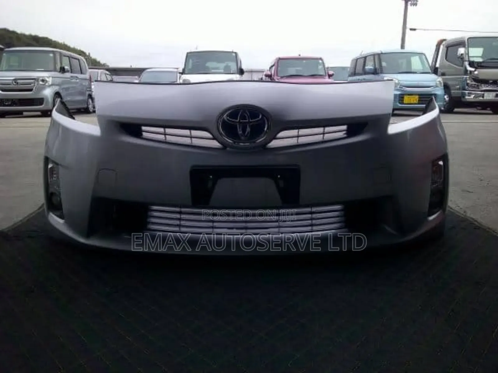 Front Bumper Toyota Prius 2011