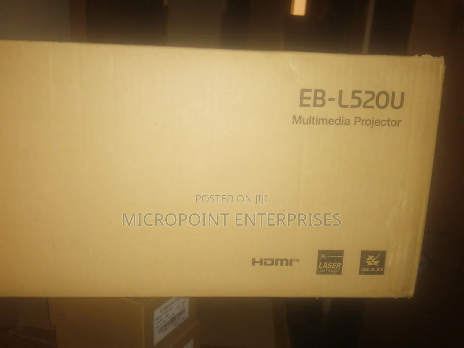 "Projector 5000 Lumens