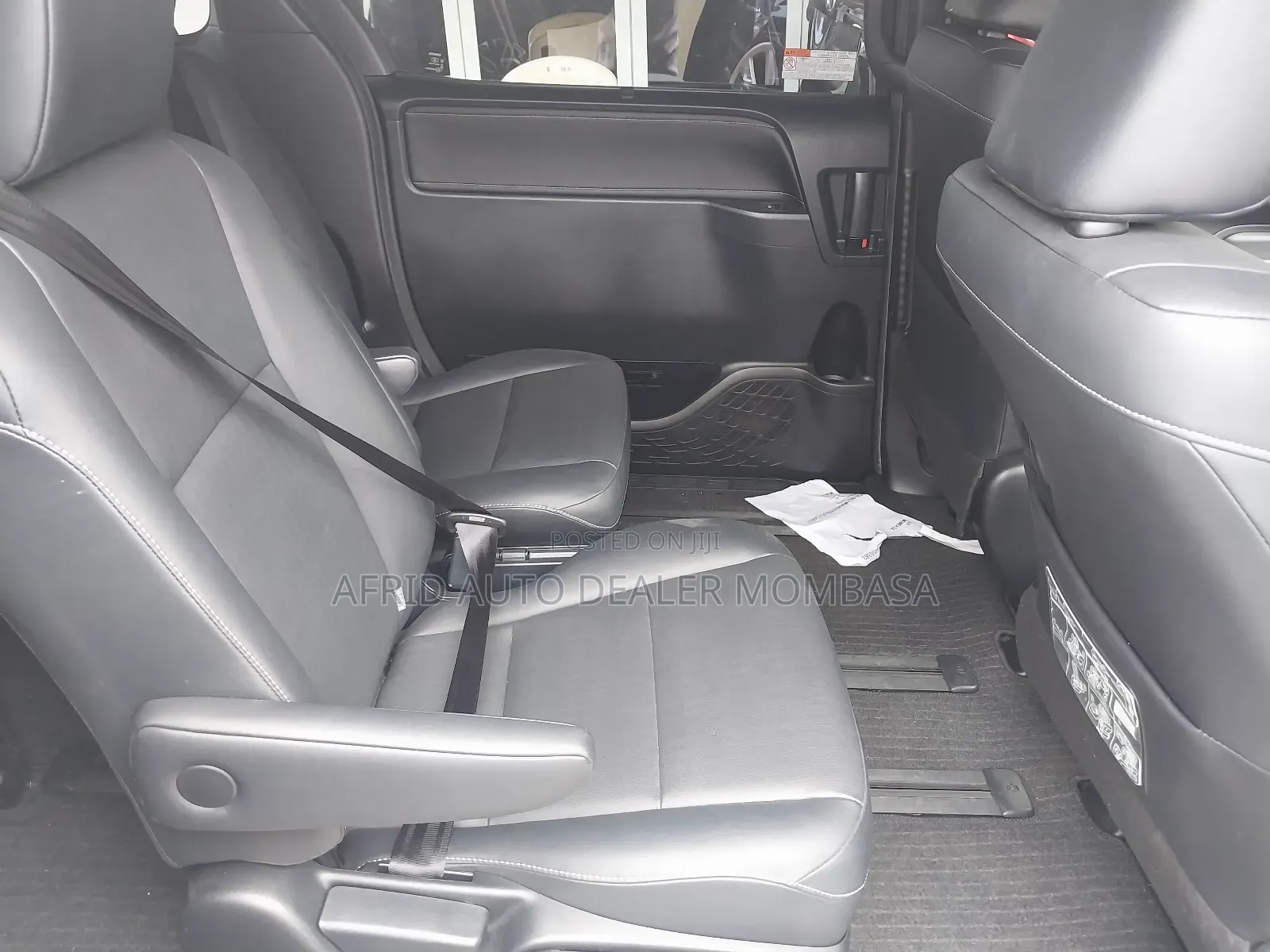 Toyota Esquire 1.8 FWD Hybrid (7 seater) 2017 Black
