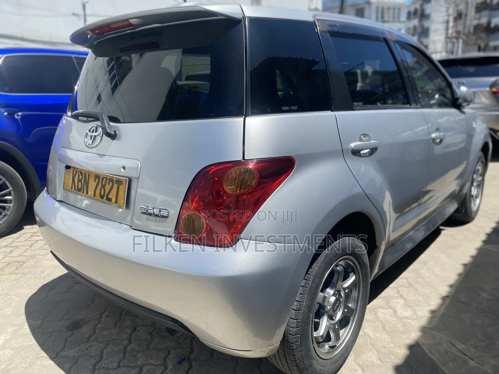 Toyota IST 2000 Silver
