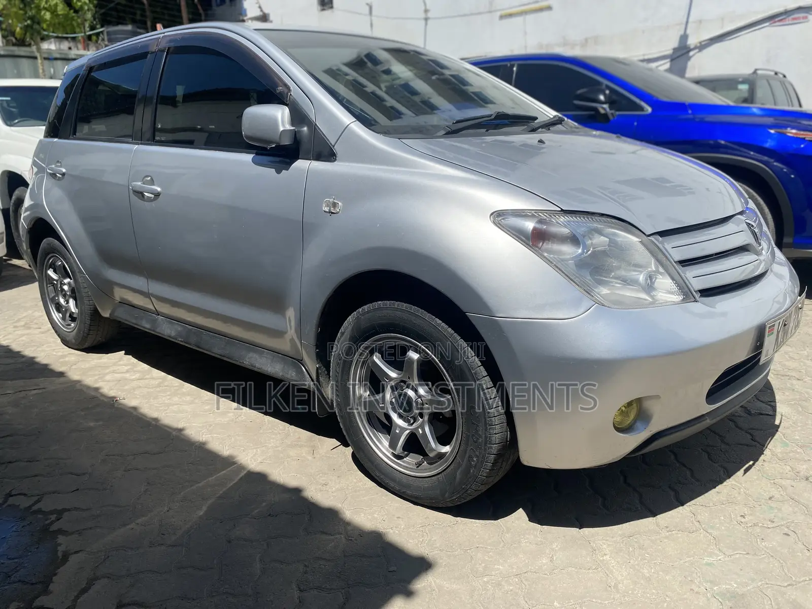 Toyota IST 2000 Silver