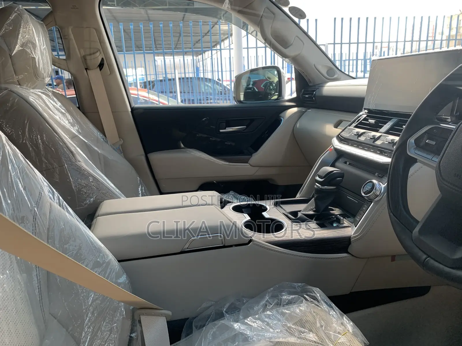 Toyota Land Cruiser 2023 Off white