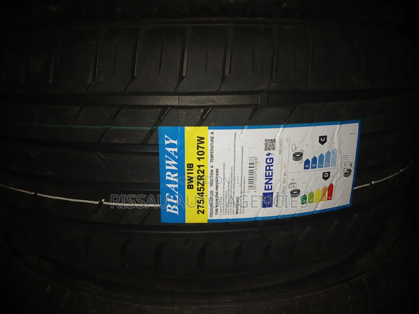 275/40 R 21 Bearway Tyres Made in China.