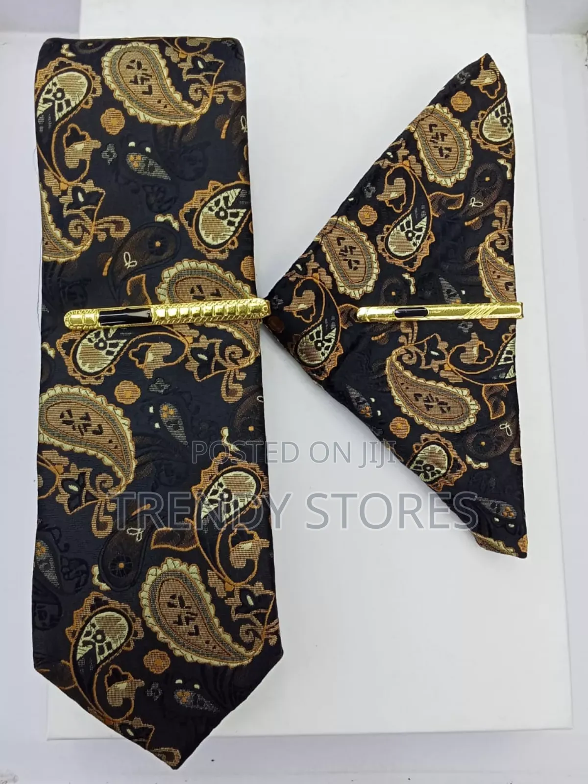 Brown Men's Tie With Pocket Square