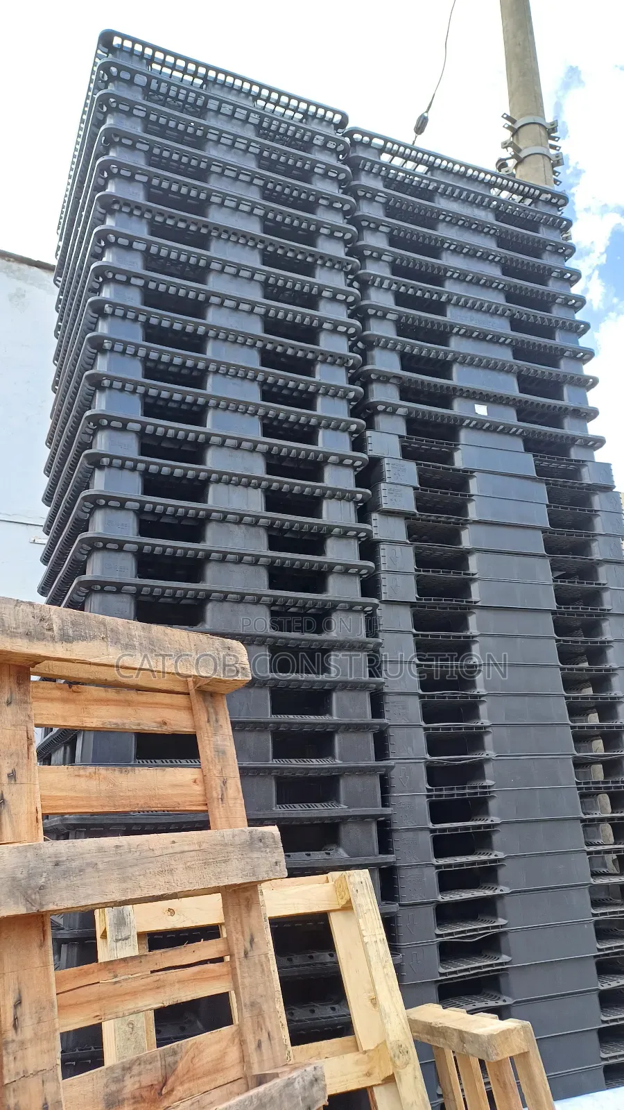 Affordable Slightly Used Black Pallets - Multiple Size