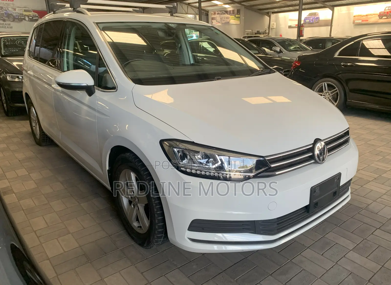 Volkswagen Touran 2017 White