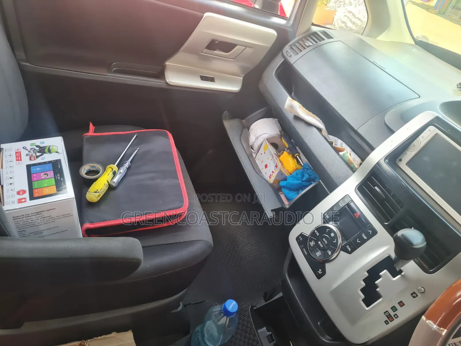 Toyota Voxy or Noah 2006_2013 Aftermarket Android Radio Plus Console
