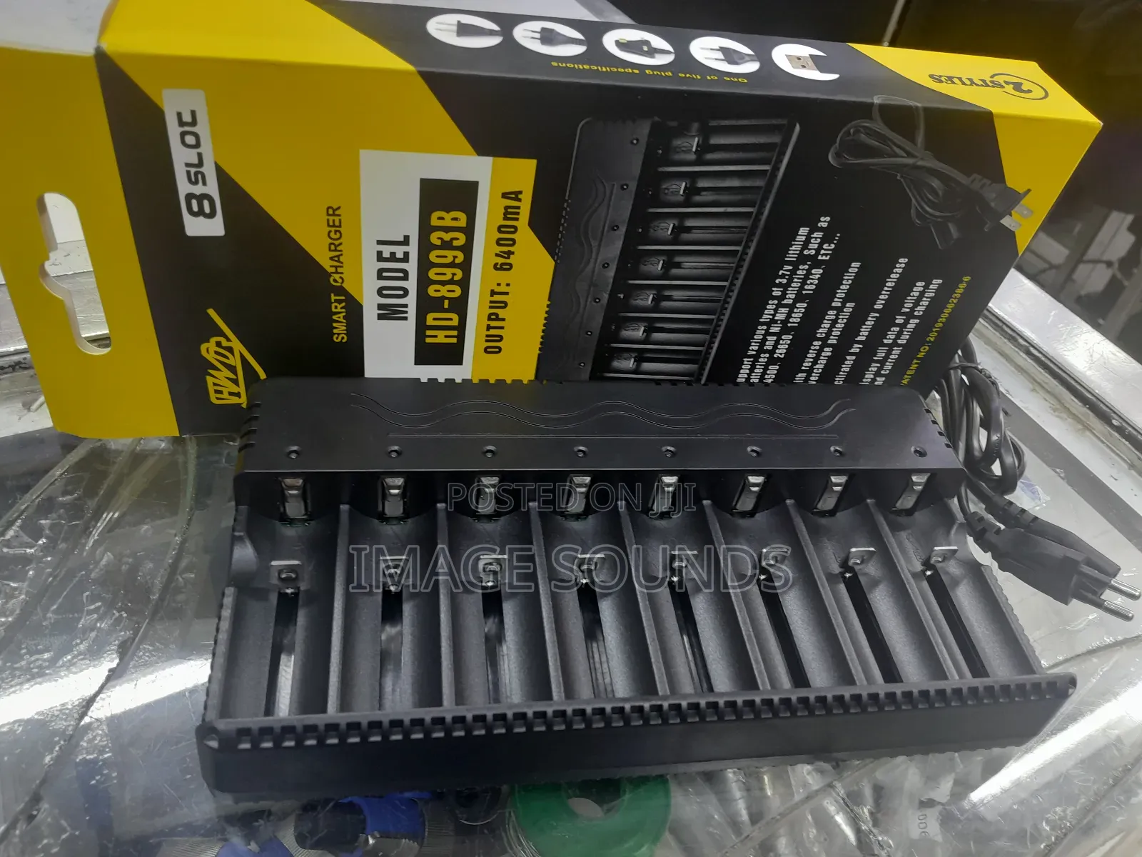 Charger for All Rechargable Batteries 8 Slots