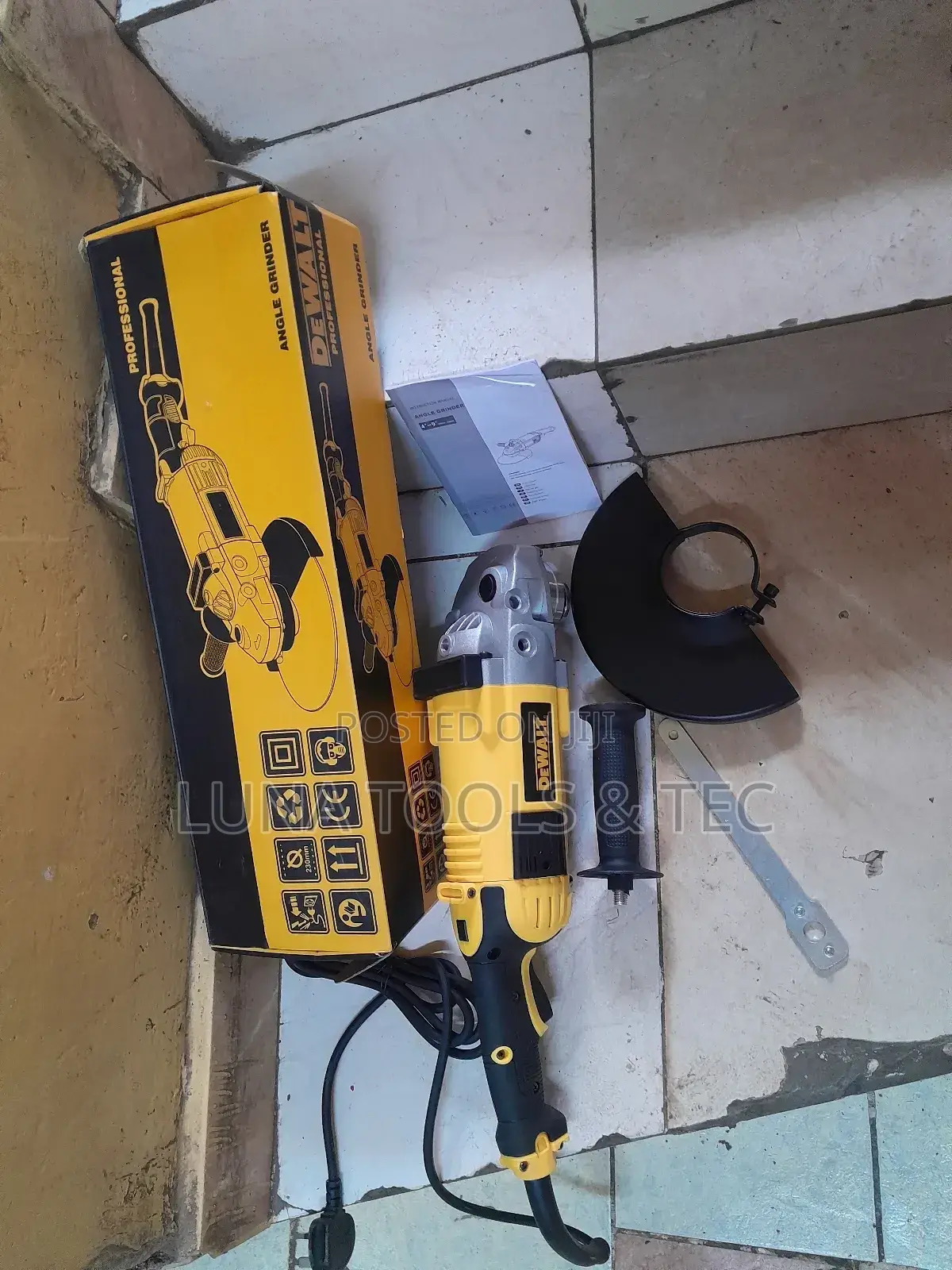 Electrical 9" 2600w Dewalt Grinder