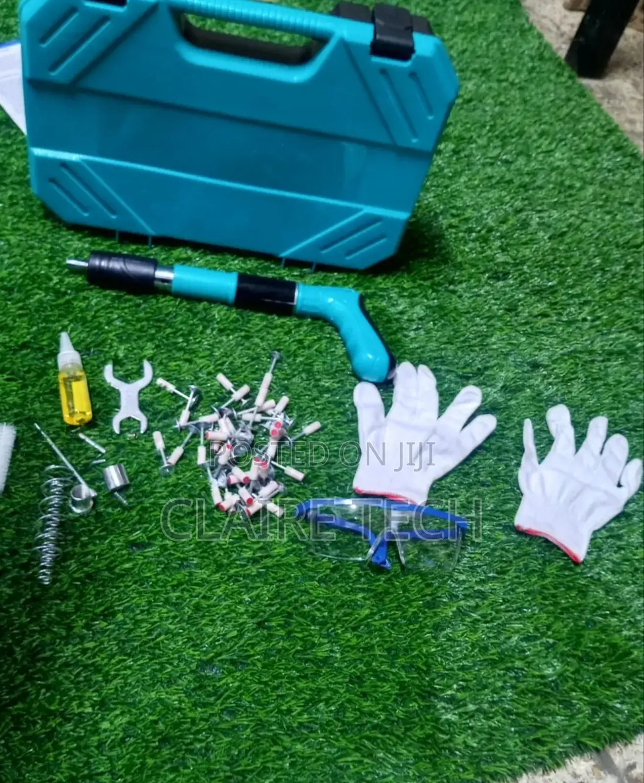 Rivet Gun With 50pcs Nails