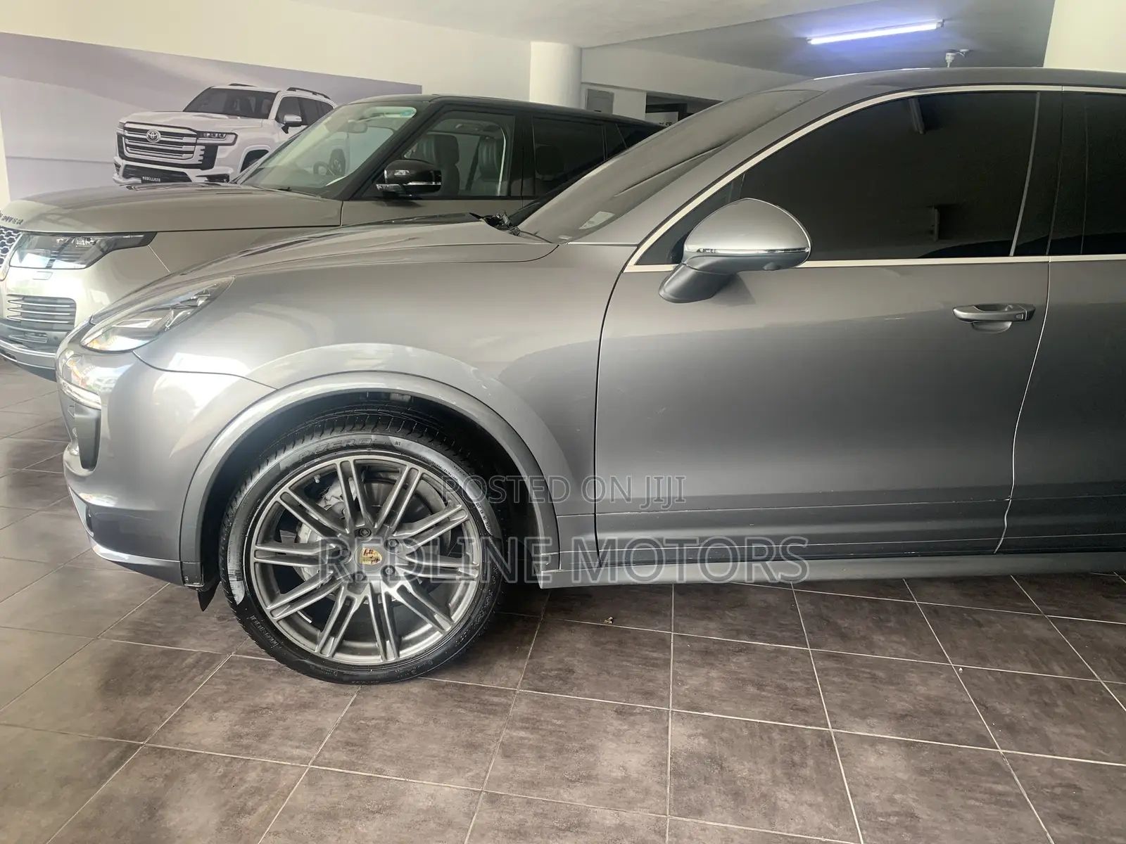 Porsche Cayenne Base AWD 2017 Gray