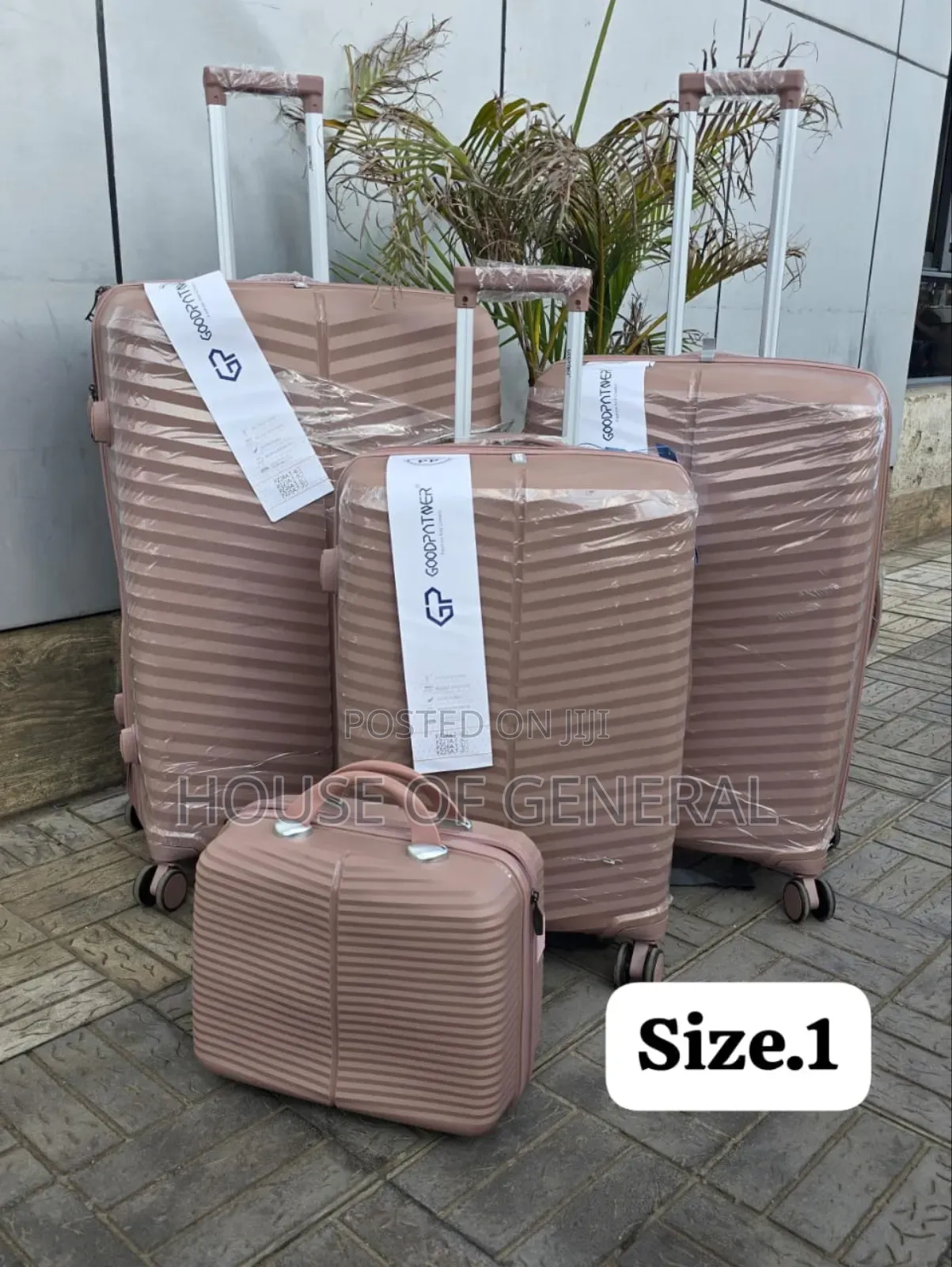 *4 in 1 Luxurious Unbreakable Suitcase Size 1