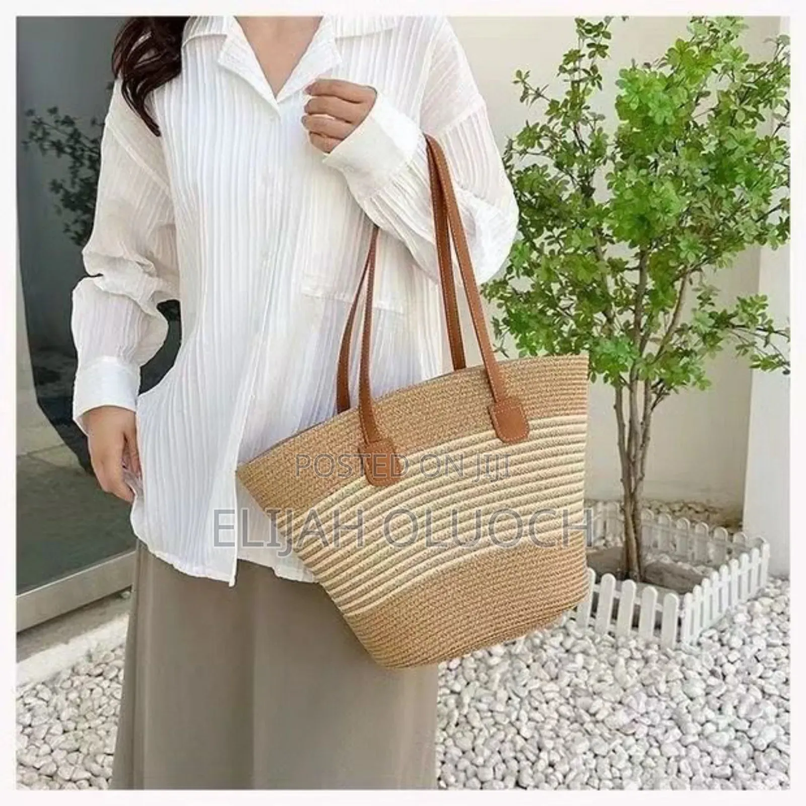*Large Capacity Straw Woven Bag*