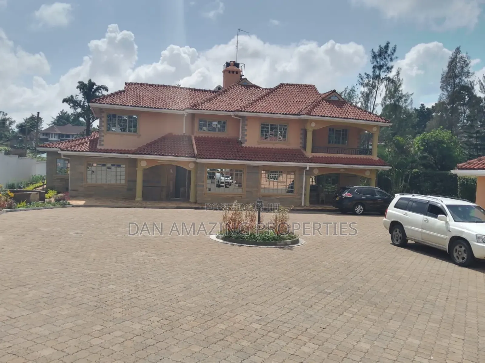 7bdrm Maisonette in Evergreen 1/2 Acre, Runda for sale