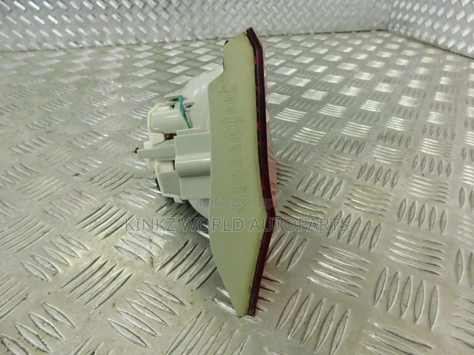 BMW 328i E90 Tail Light Right Passenger Taillight 7154156
