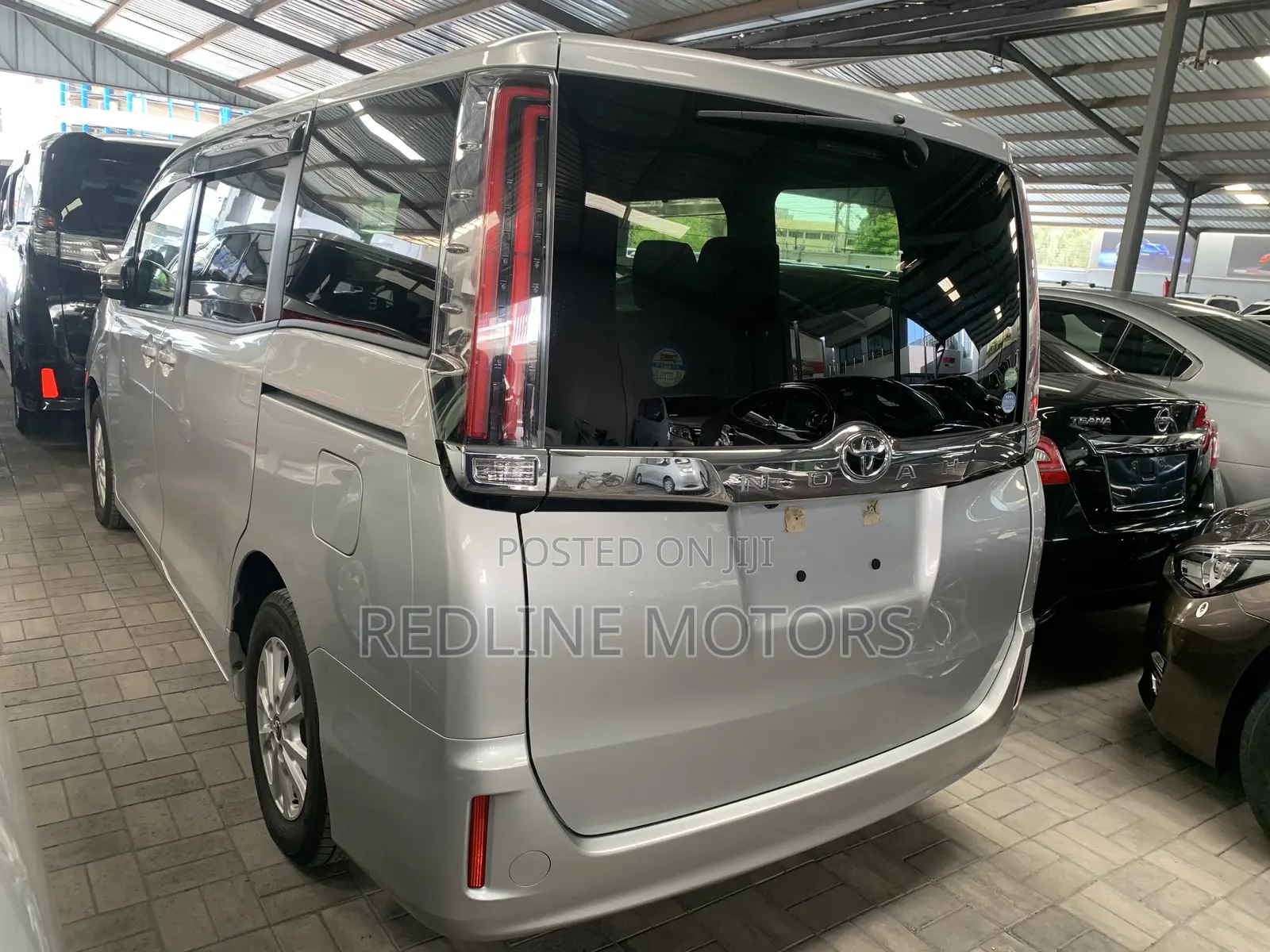 Toyota Noah 2.0 FWD (8 Seater) 2017 Ivory