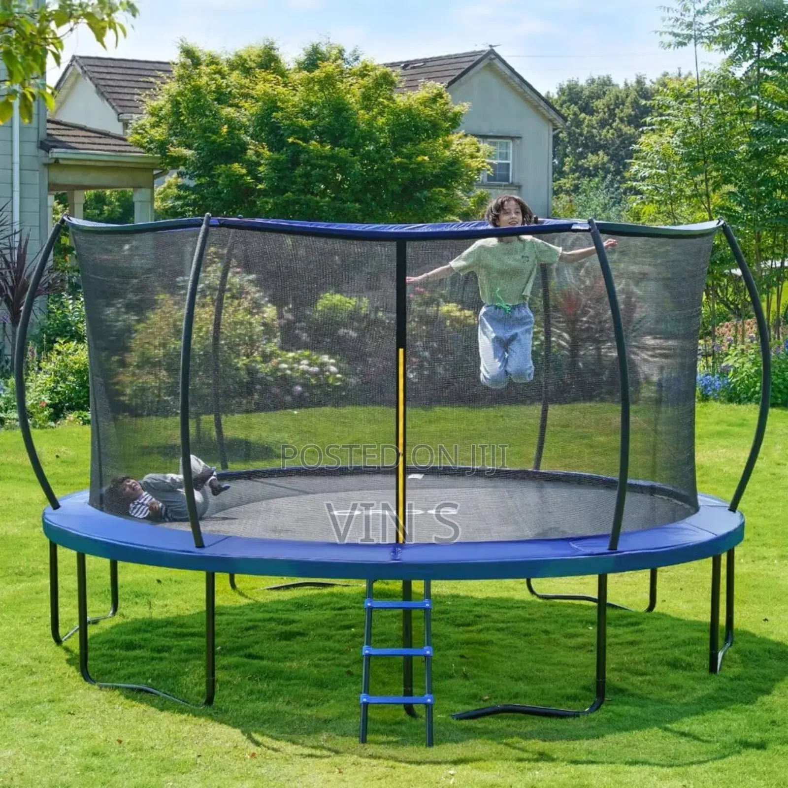 Trampolines>Trâmpolines/Trampôlines>Trampolinès/Trampolînes