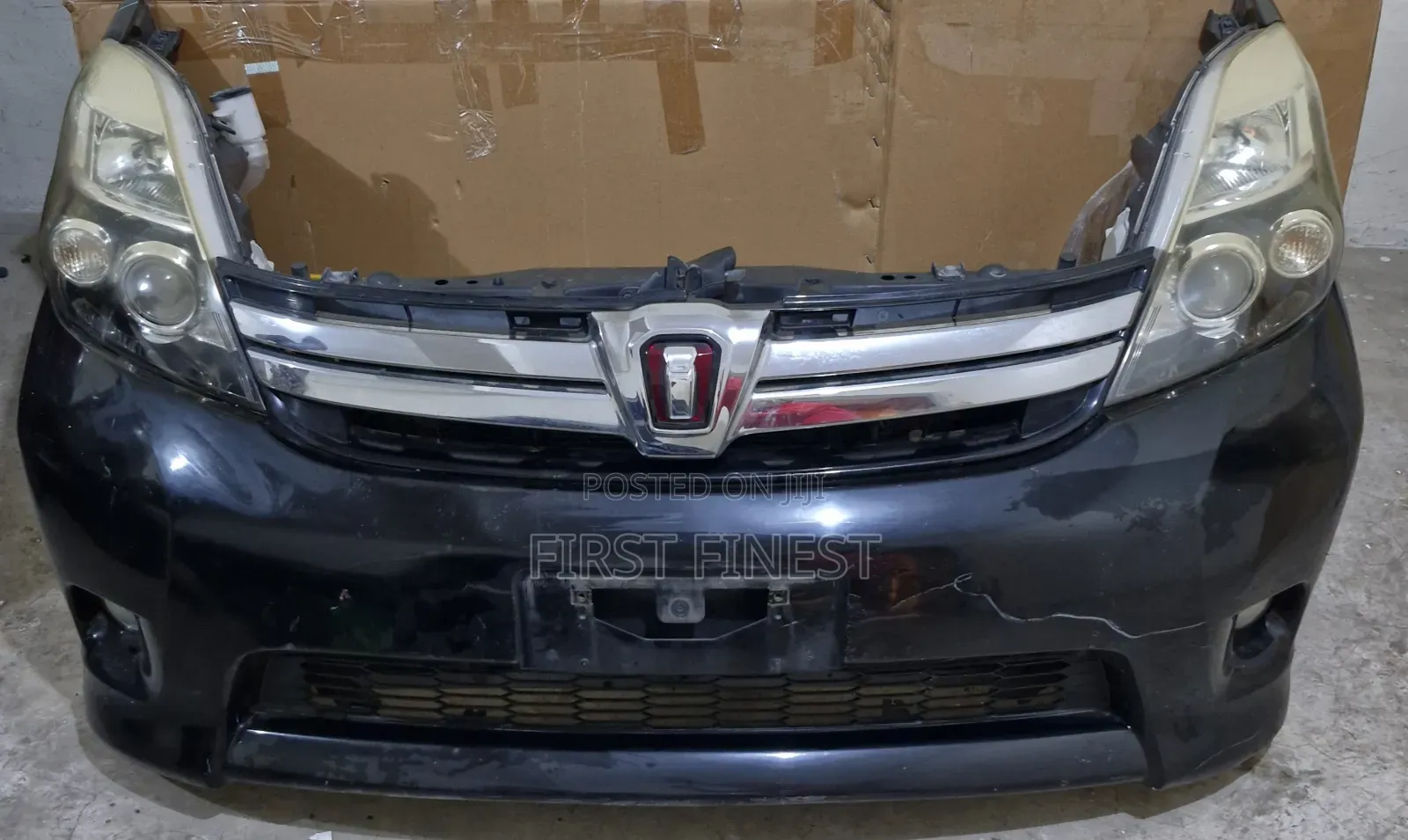 Toyota Isis Nosecut 2014