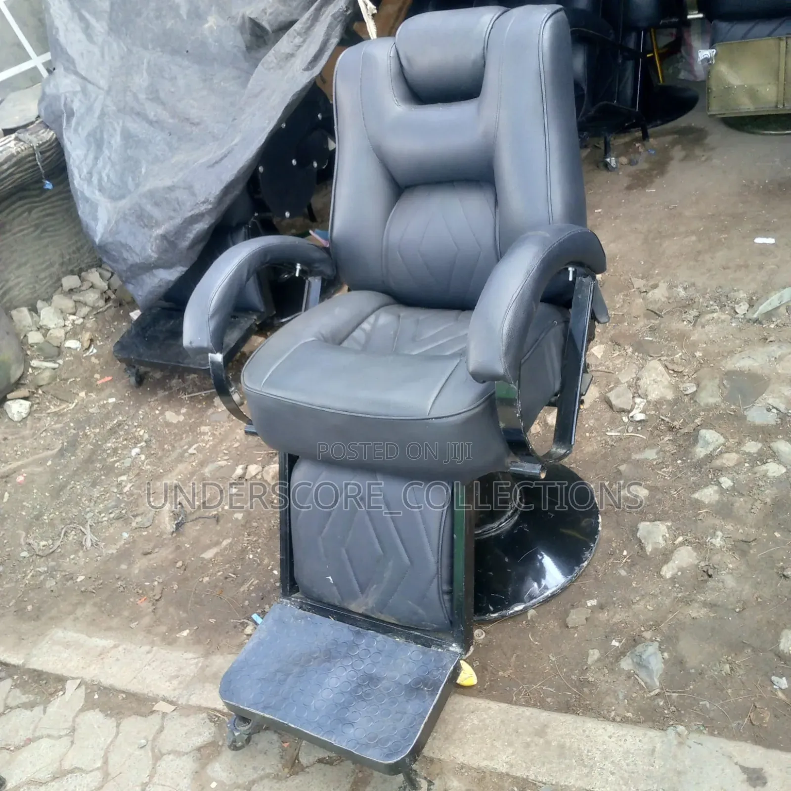 Black Barber Adjustable Hydraulic Stylish Chair.