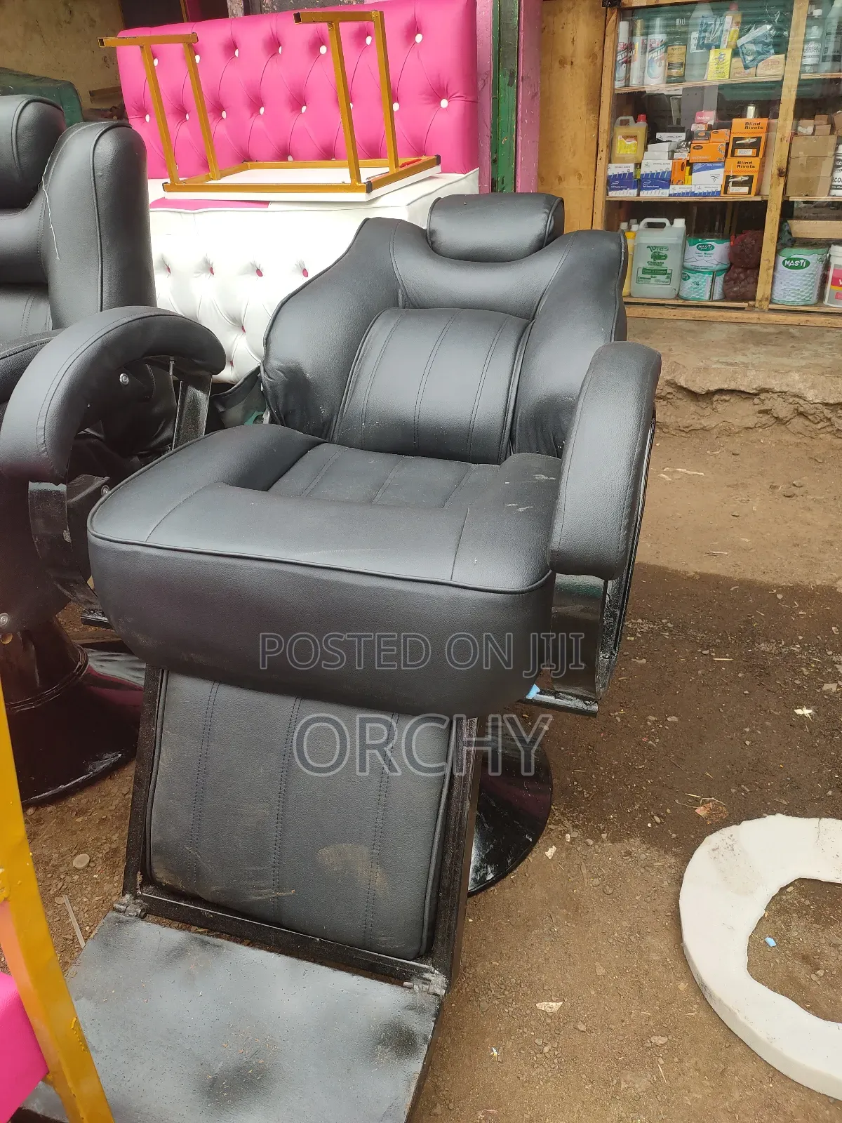D-Open Kinyozi Seats