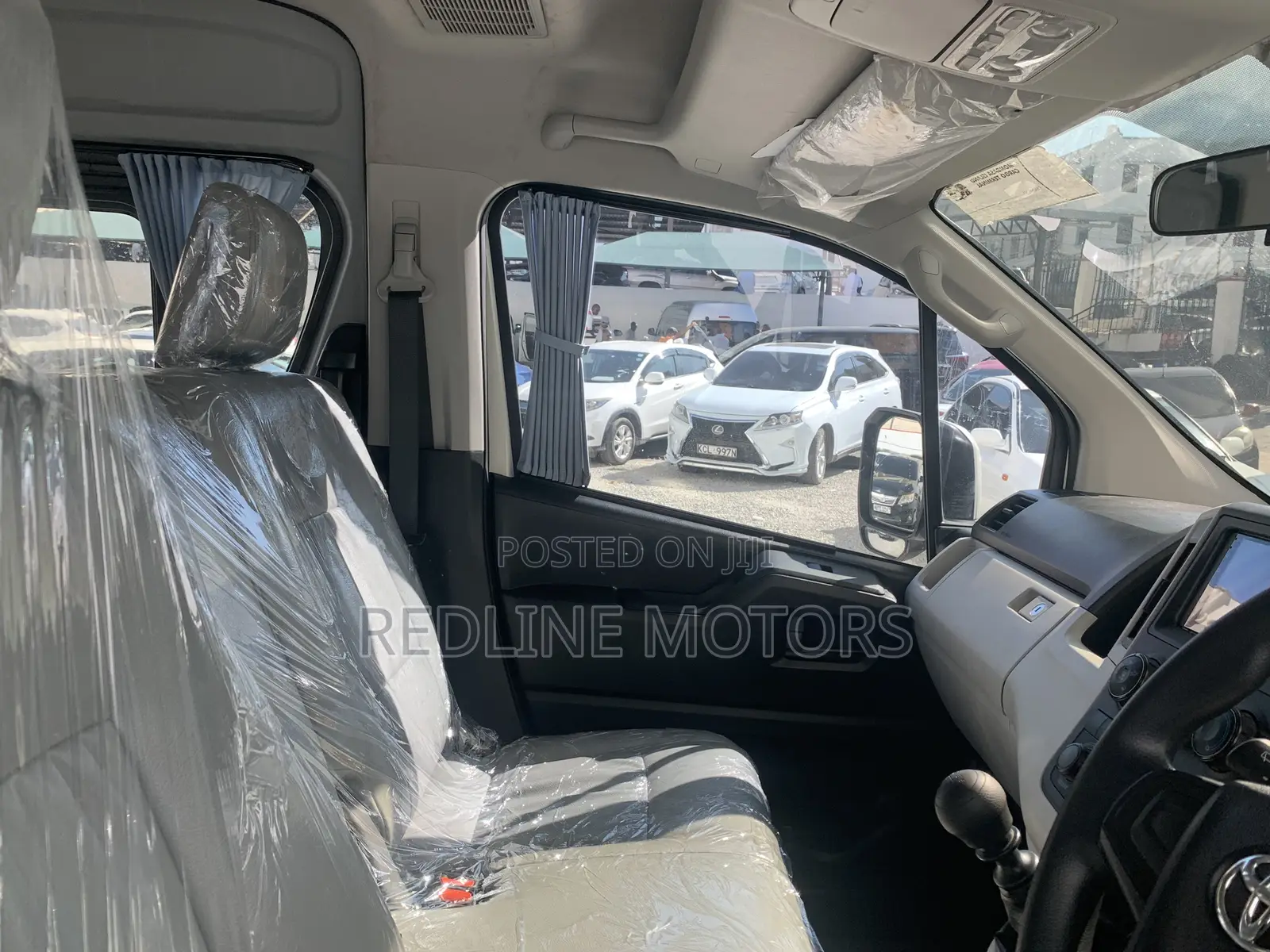 Toyota HiAce 2019 White