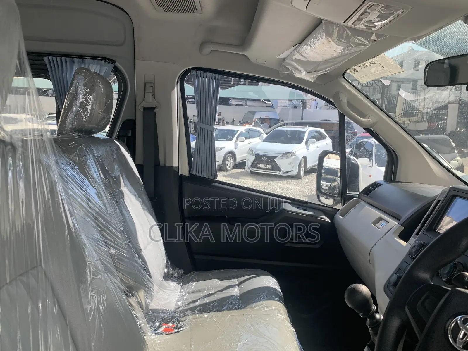 Toyota HiAce 2019 White