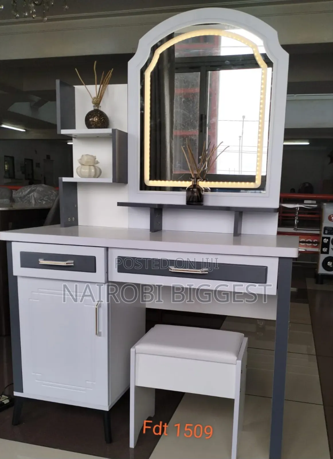 Executive Large Dressing Table With Sliding Mirror