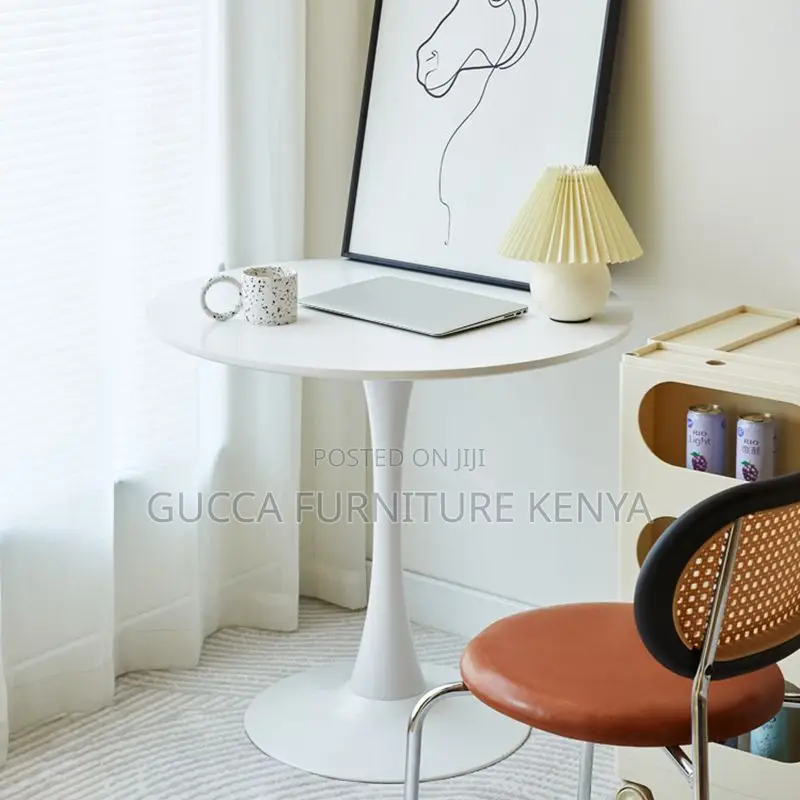 Dining Tables: Simple Round Dining Table With Tulip Base