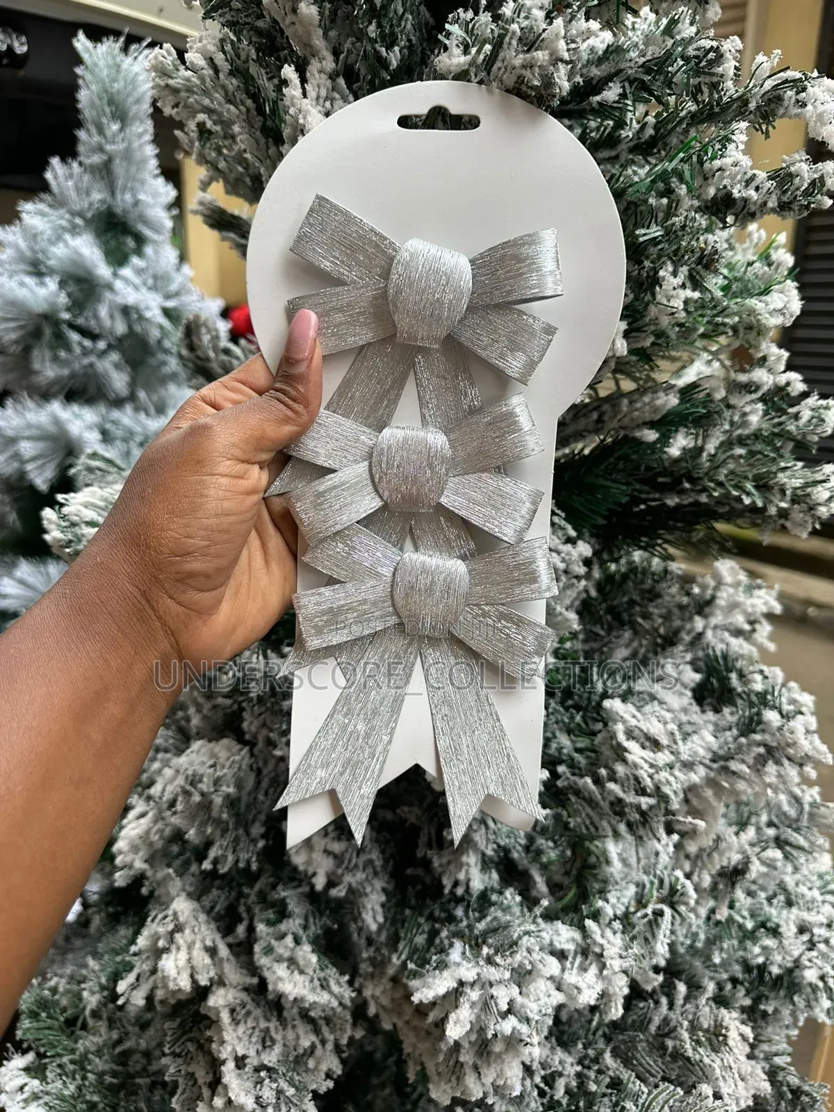 *Christmas Silver 3 Pc Bow Set .