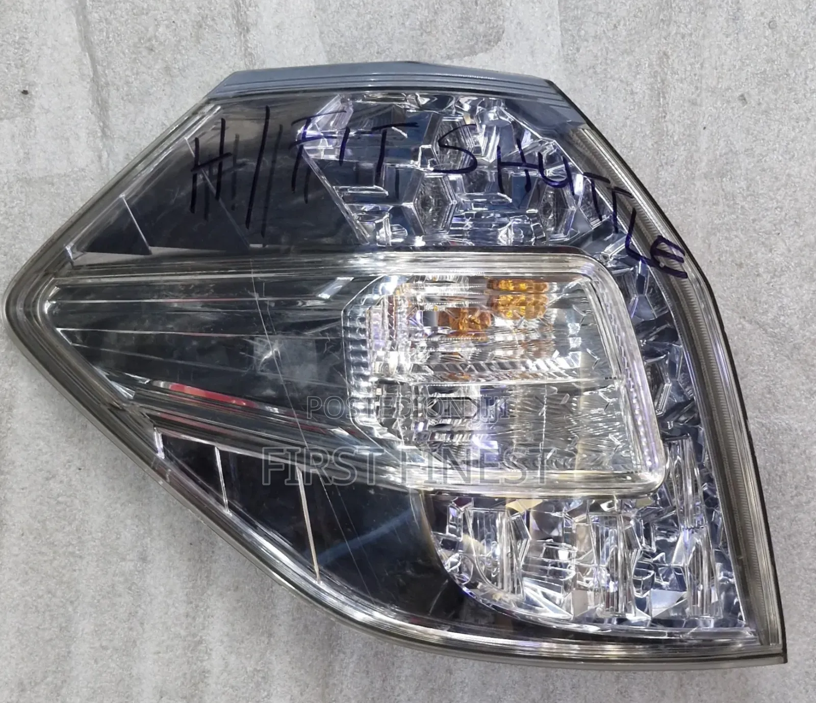 Honda Fit Shuttle 2012