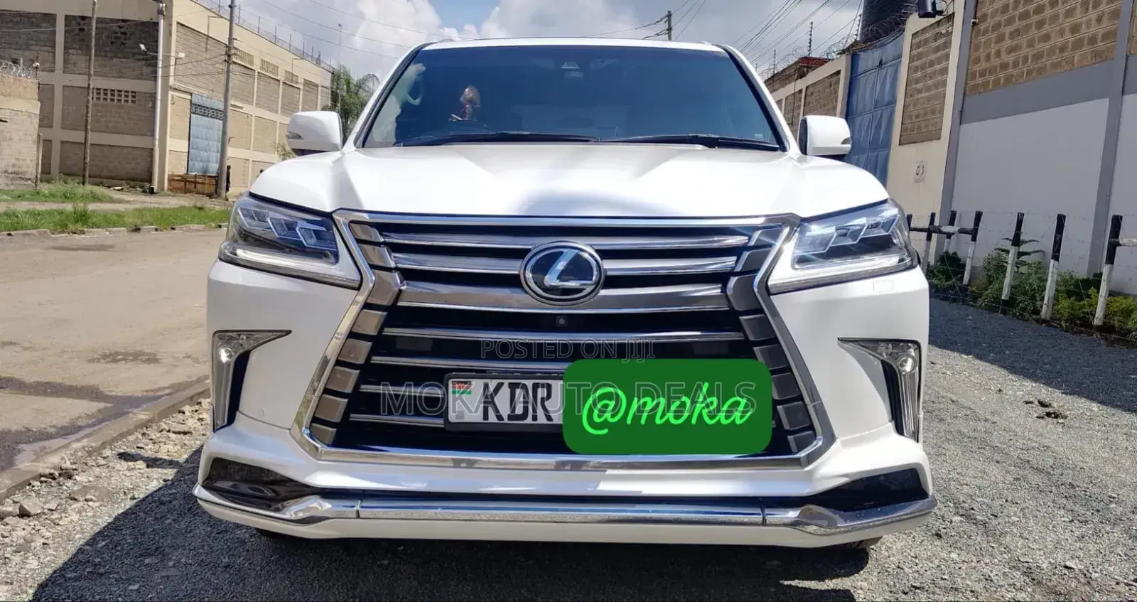 Lexus LX 570 AWD 2017 White