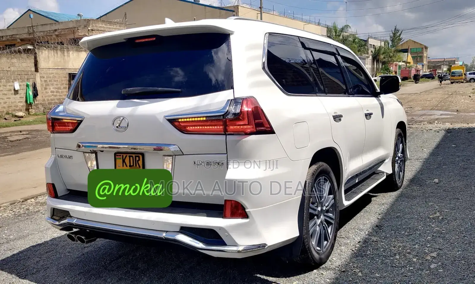 Lexus LX 570 AWD 2017 White