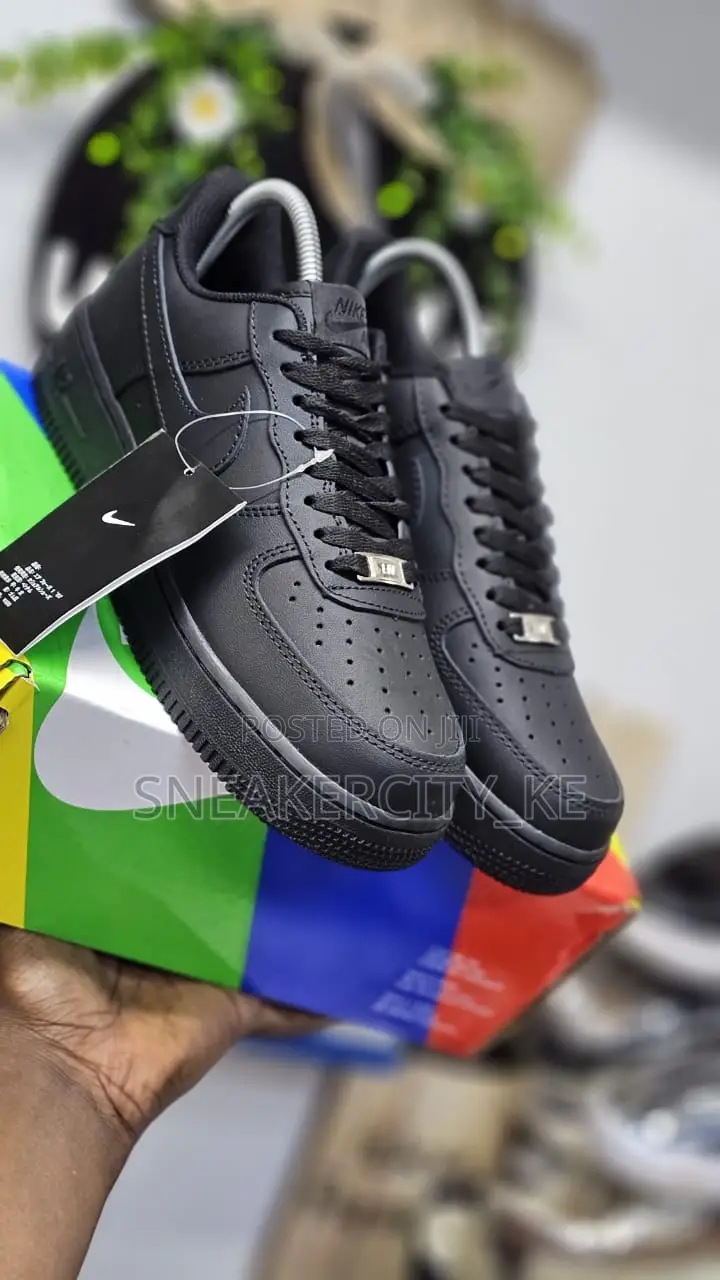 Plain Black Airforce 1