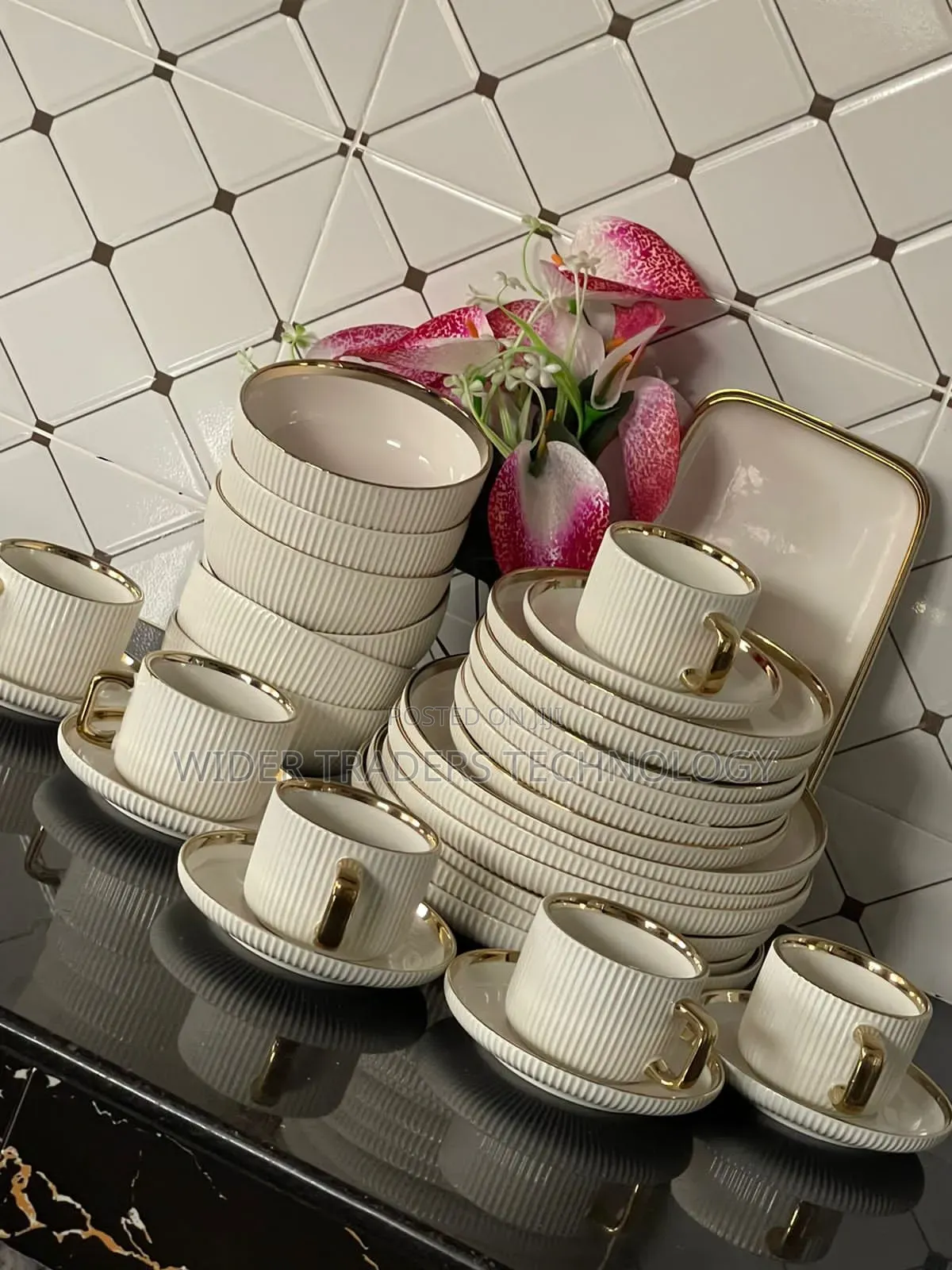 32pcs Gold Realm Dinner Set 6 Cups 
6 Saucers