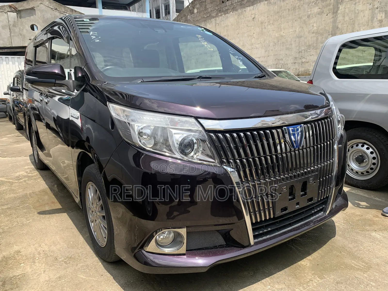Toyota Esquire 1.8 FWD Hybrid (7 seater) 2017 Purple