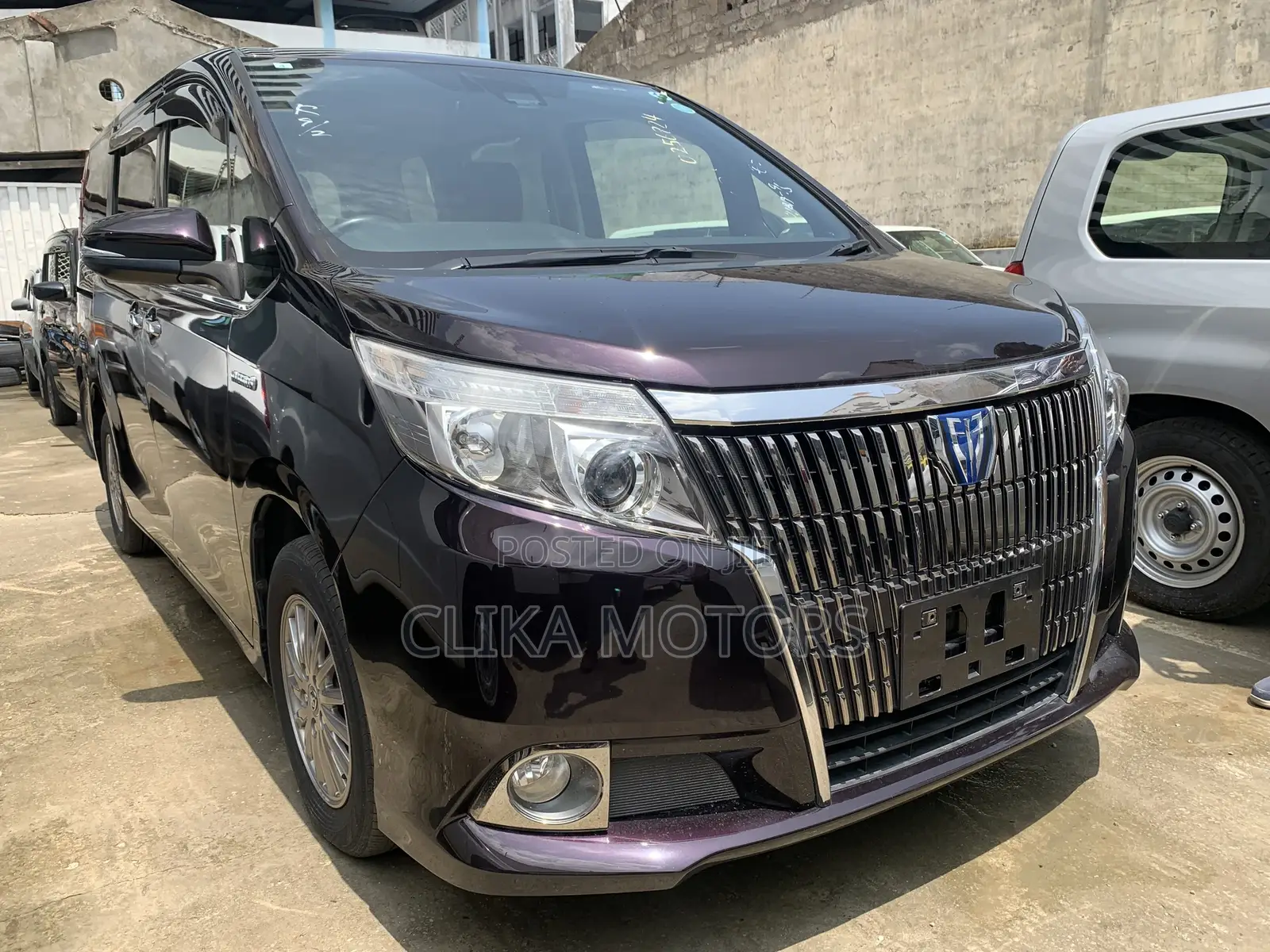 Toyota Esquire 1.8 FWD Hybrid (7 seater) 2017 Purple