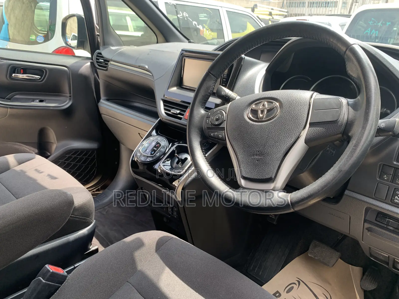 Toyota Esquire 1.8 FWD Hybrid (7 seater) 2017 Purple
