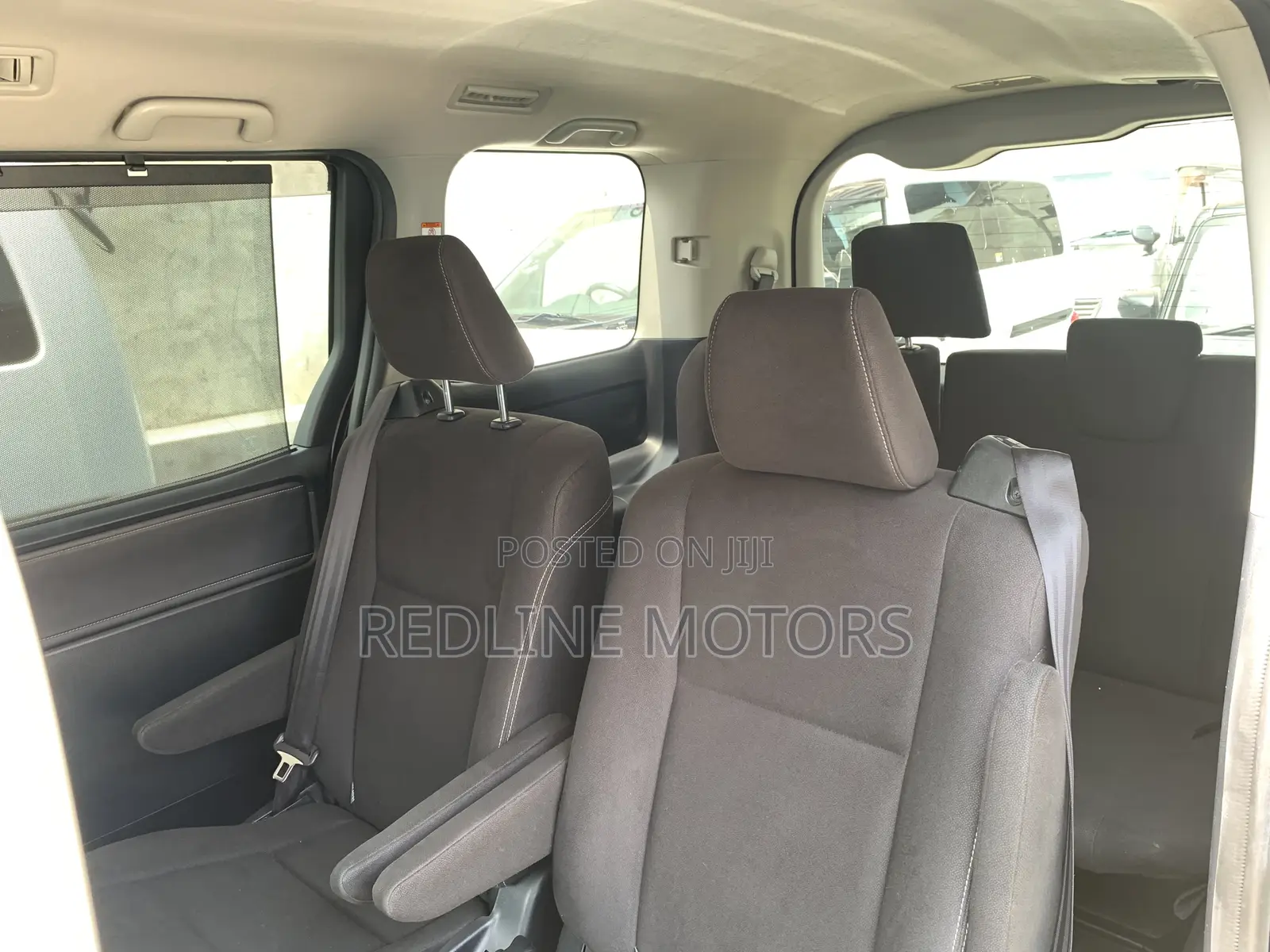 Toyota Esquire 1.8 FWD Hybrid (7 seater) 2017 Purple
