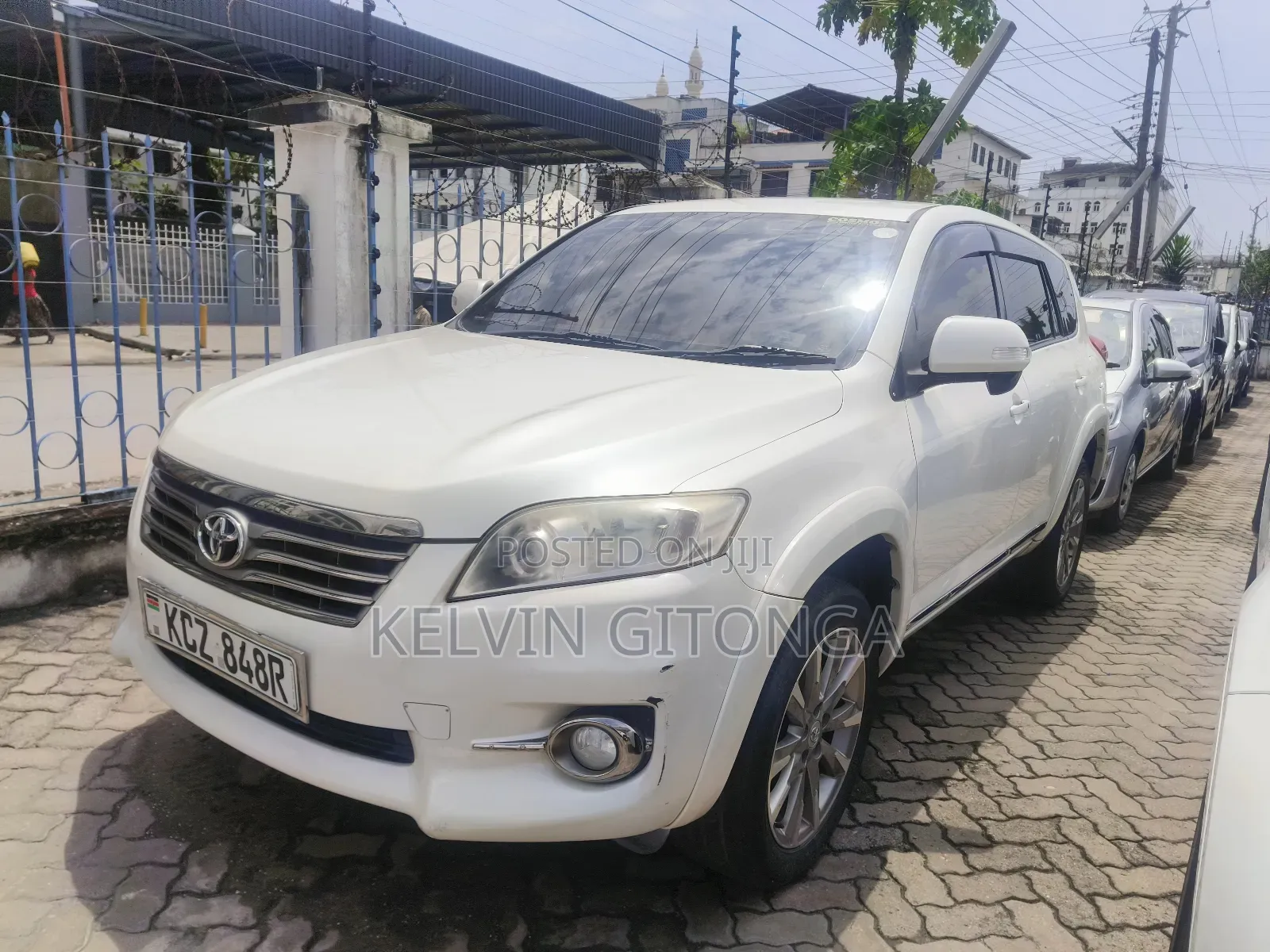 Toyota Vanguard 2013 White