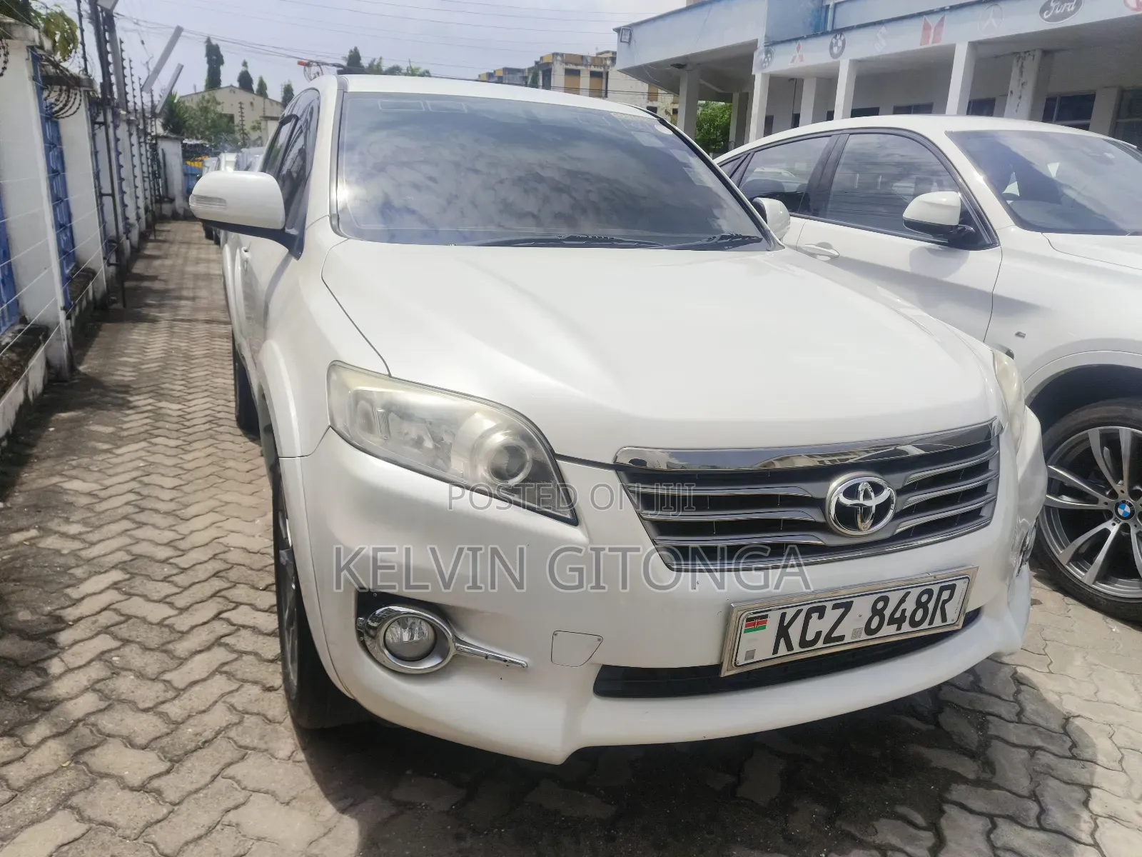 Toyota Vanguard 2013 White