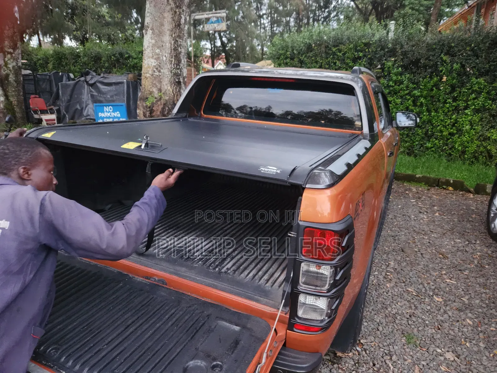Ford Ranger Aluminum Roller Shutter With Locking Mechanism.