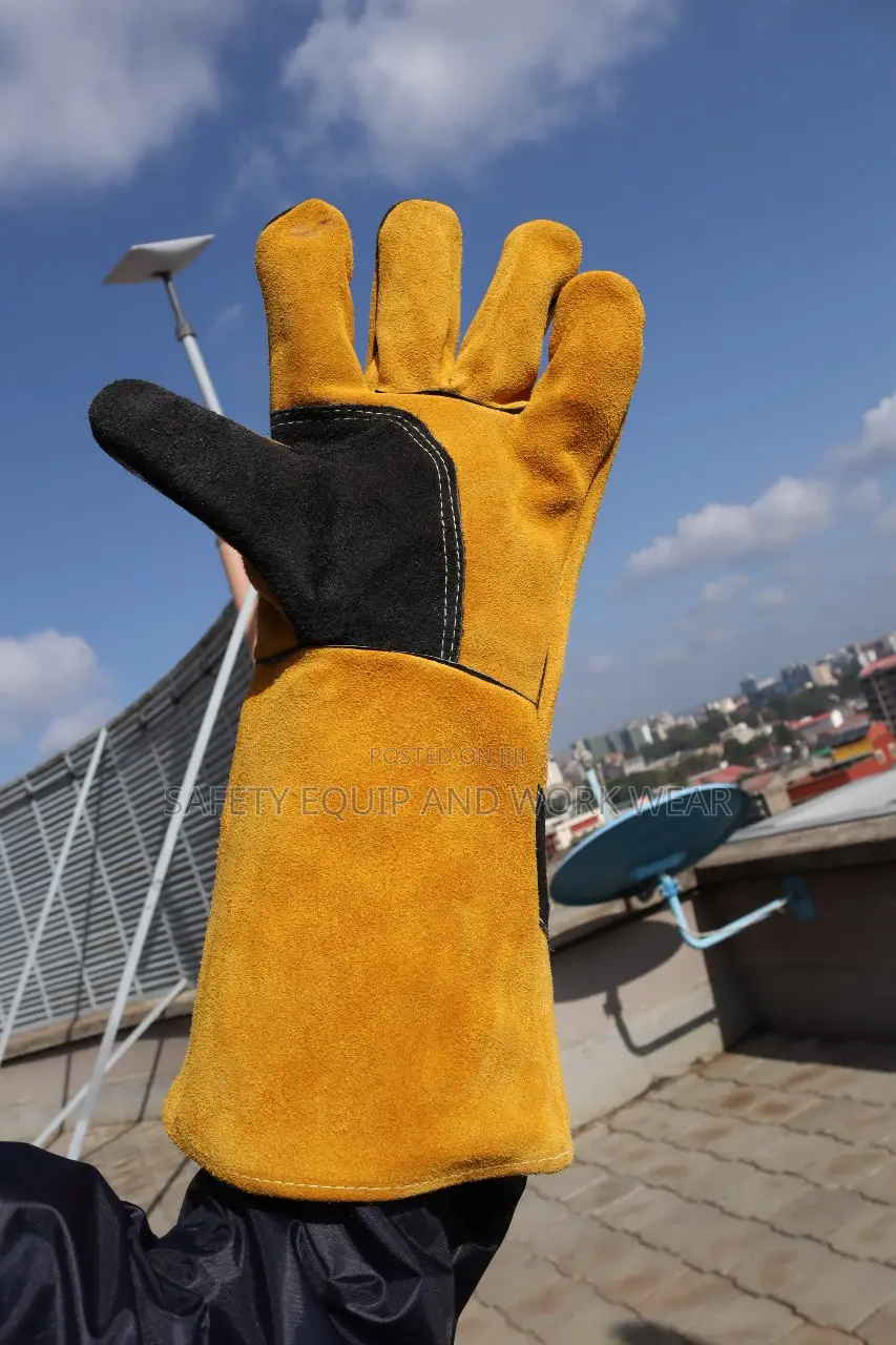 Leather Gloves With A Unique Lining