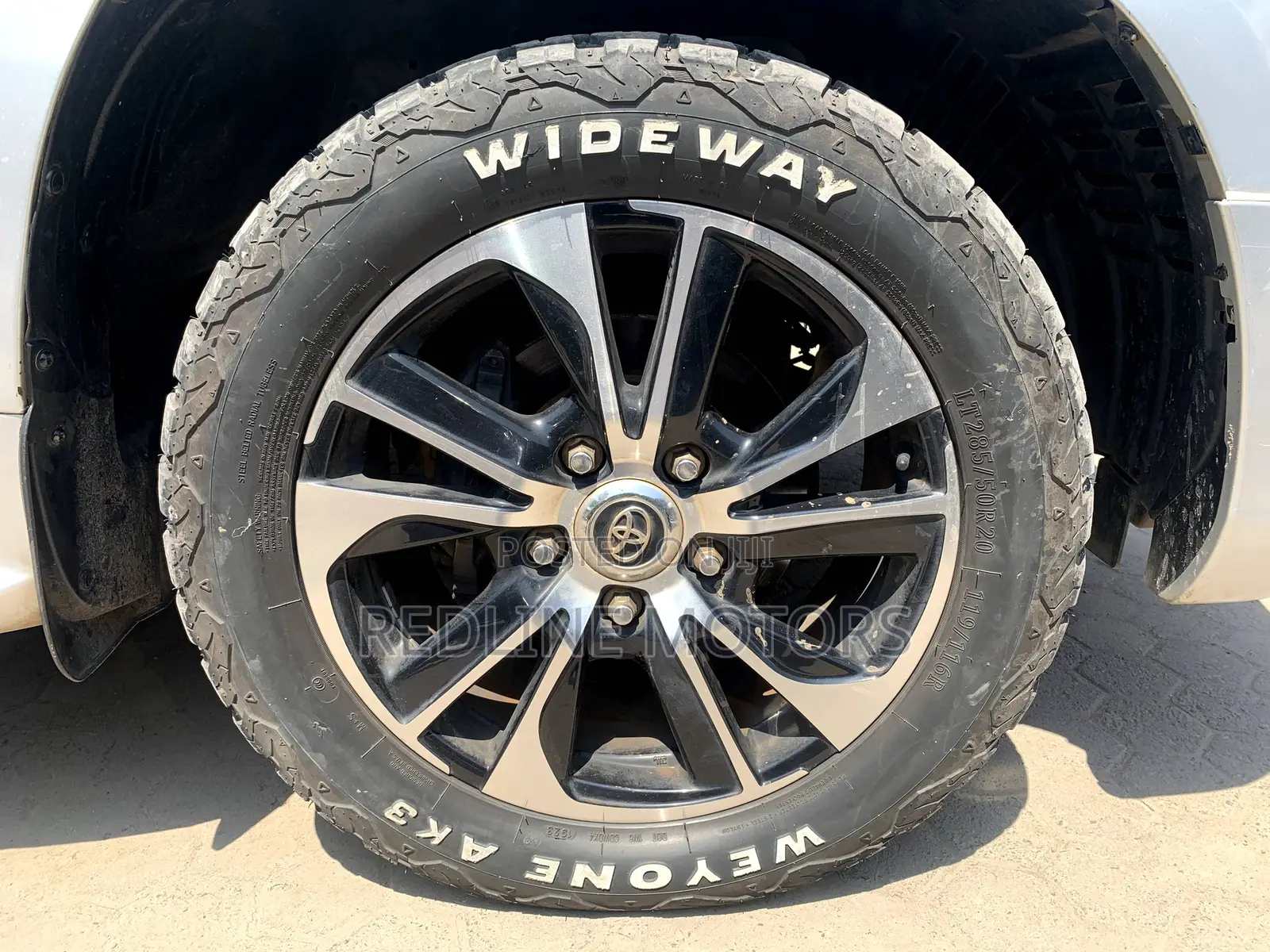 Toyota Land Cruiser 4.6 V8 ZX 2015 Silver